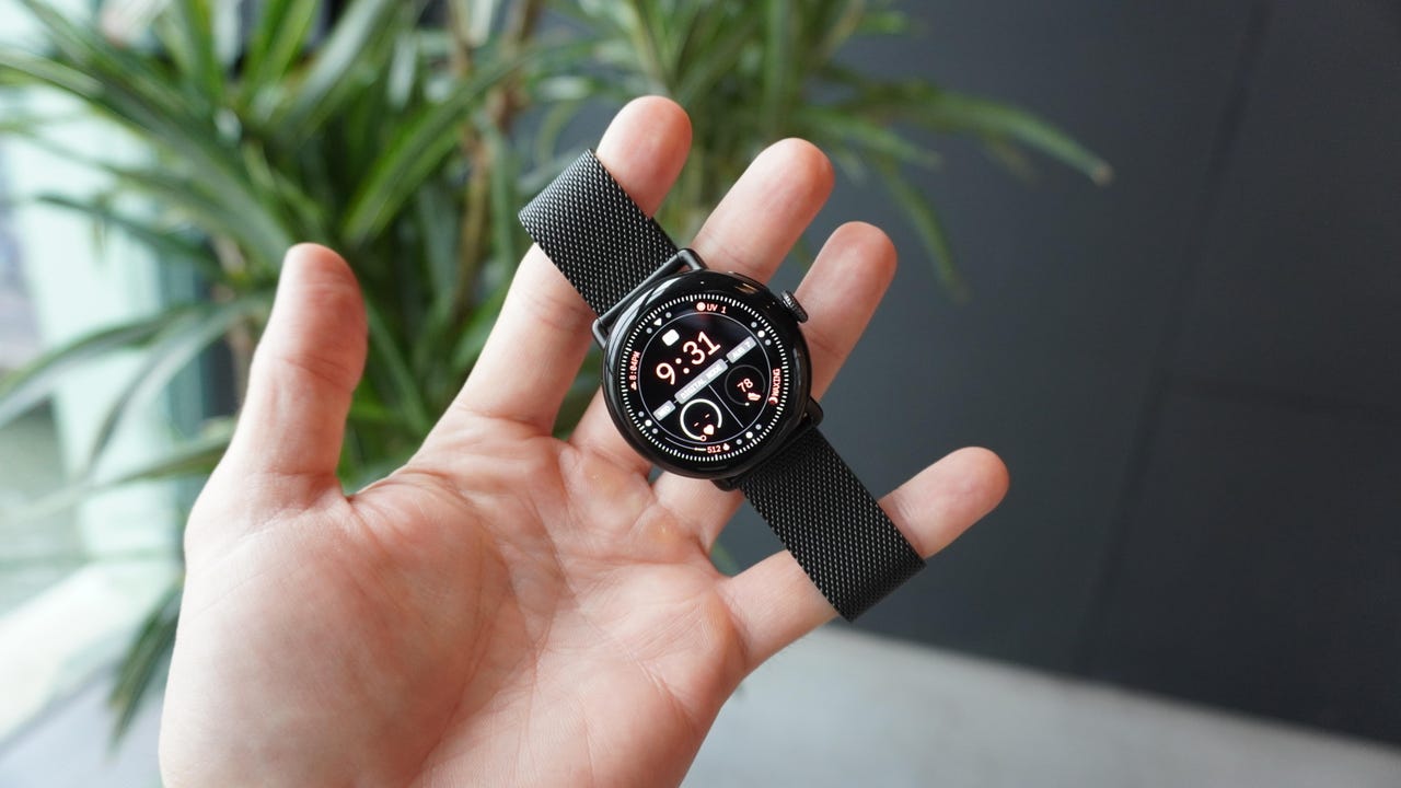 Google Pixel Watch 3 in black